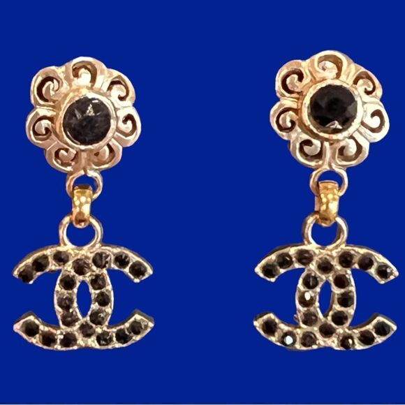 Chanel Pierced Filigree Flower CC Earrings - Picture 2 of 7